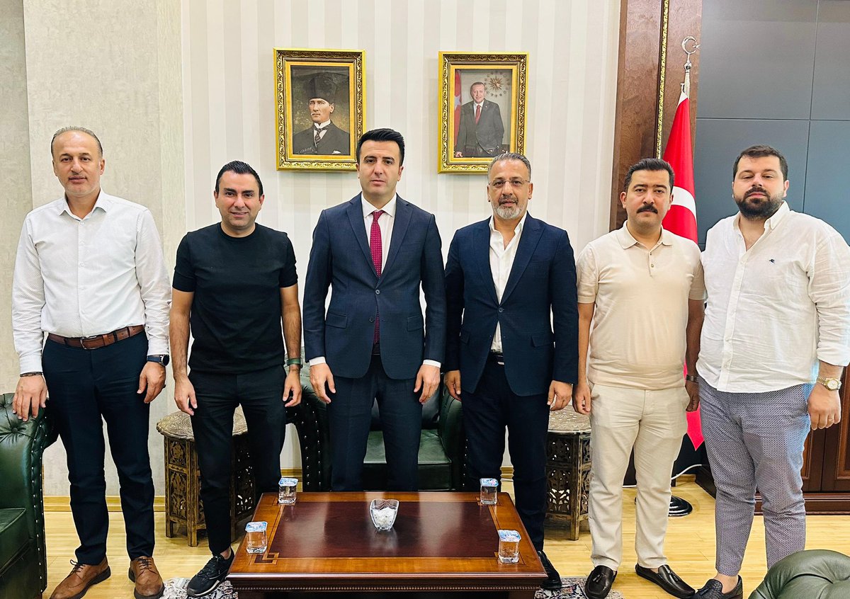 dimobdiyarbakir's tweet image. Bağlar Kaymakamı Sayın Necdet ÖZDEMİR’e hayırlı olsun ziyaretinde bulunduk.
Yeni görevinde başarılar diliyor, iş birliği ve istişare sürecinin ilçemiz adına verimli geçmesini temenni ediyoruz 

#DİMOB #Bağlar #Diyarbakır #MobilyaSektörü #Kamuİşbirliği