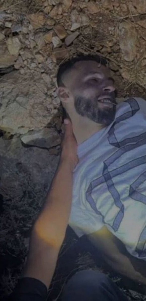 ShaykhSulaiman's tweet photo. This Palestinian man died with a smile on his face. 

They are not afraid. https://t.co/XqutD2Fhfp