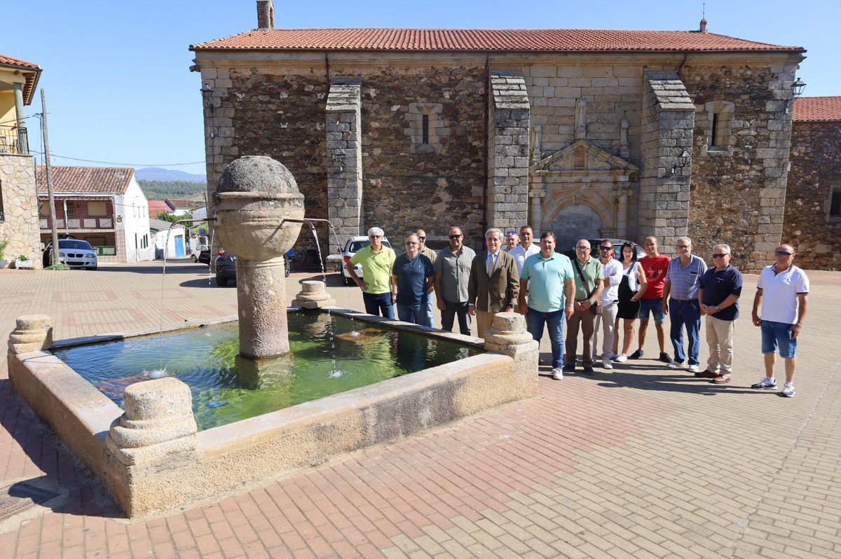 mefiexsa's tweet photo. 🚜Un paso más por nuestros pueblos

Inauguración del camino de Aceituna a Santa Cruz de Paniagua (Cáceres), una mejora que facilita la comunicación, impulsa la actividad agrícola y mejora la calidad de vida en la zona.

Enhorabuena a todos los que han hecho posible este proyecto. https://t.co/OpkfjMnunE