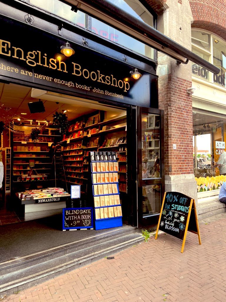memoart_dadrien's tweet image. Si l’on ne comprend pas le hollandais, mais un peu l’anglais, ces deux librairies en plein cœur sont sympas.