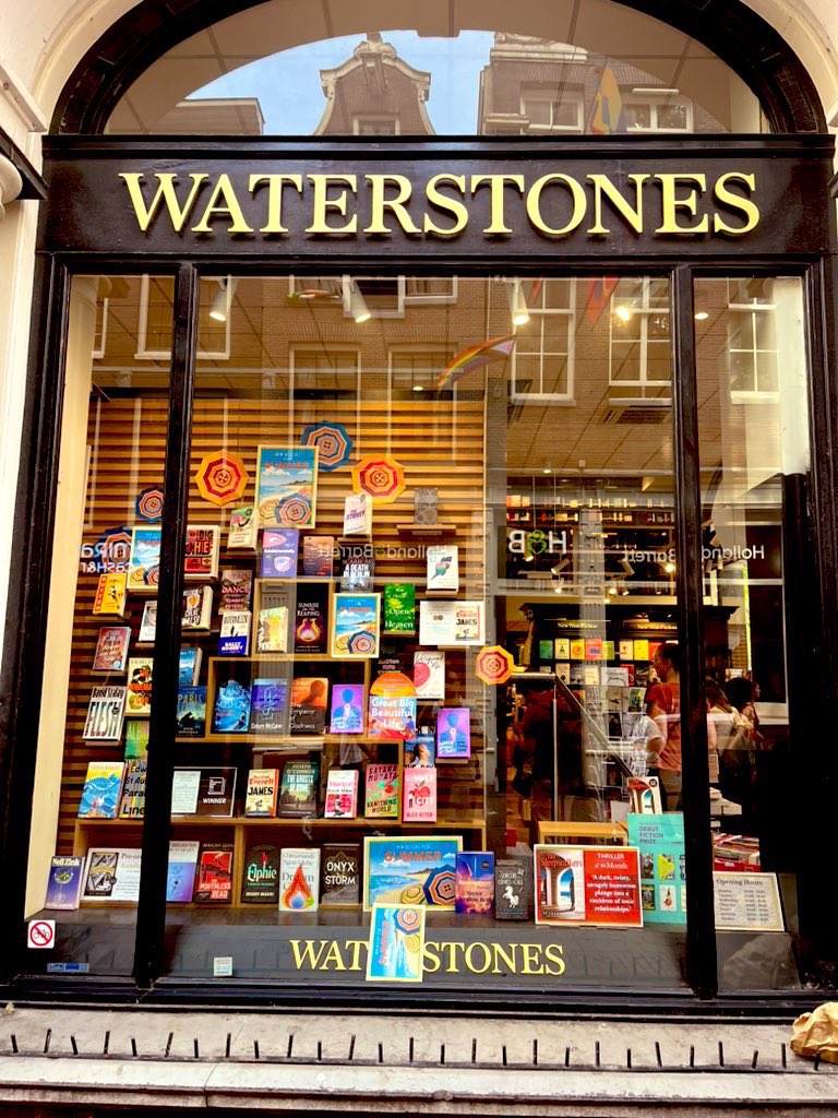 memoart_dadrien's tweet image. Si l’on ne comprend pas le hollandais, mais un peu l’anglais, ces deux librairies en plein cœur sont sympas.