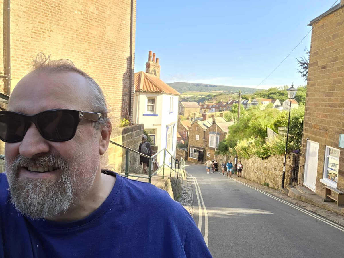 Robin Hood Bay - Heck of a hill to climb after eating.. urgh!