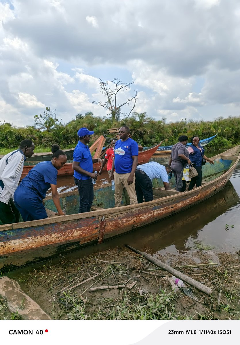 rubagalakeview's tweet image. The team from the Rotary club of Rubaga lake view, led by President Ivan Matthias Mulumba and that from Remnant Generation led by their Executive Director Annabel Nakabiri, at Buyiga Island today to pave way for a collaboration on empowering teenage mothers at the Island.