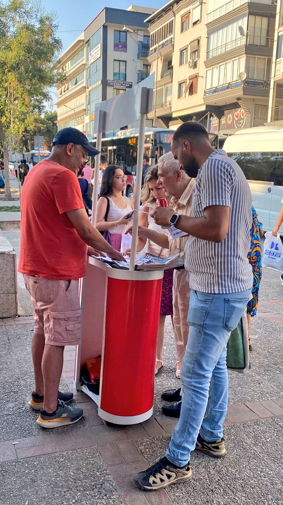📌İZMİR'İN ORMANLARINI YAKANLAR, ZEYTİN AĞAÇLARIMIZA GÖZ DİKENLER...

Hepsinin durduğu yer aynı. 

Bitmek bilmeyen bir kâr hırsı ile kentlerimizi ve ormanlarımızı yağmalıyor, insanlarımızın can ve mal güvenliğini tehdit ediyorlar. GDZ Elektrik Dağıtım A.Ş.'nin ve Yatağan Termik