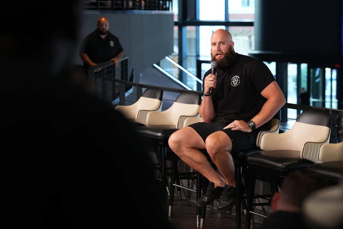 Lane Johnson tweet media