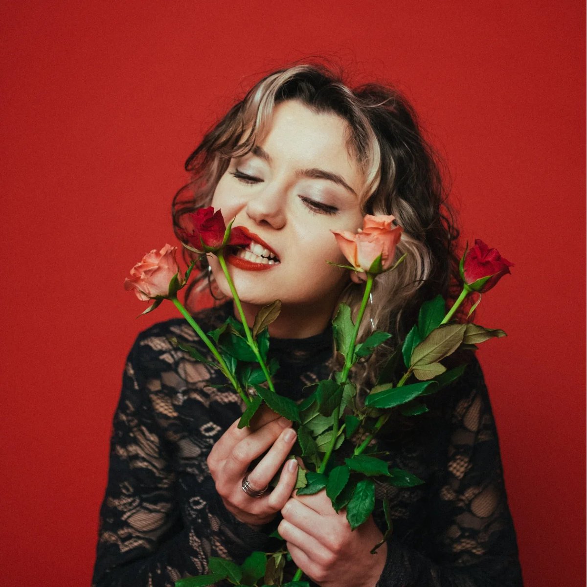 Ula’s “So Kind” is quirky, confident, and wildly fun. With stylophones, bold synths, and glam lawnmowers, it’s pop with personality and bite. A sharp debut that makes weird feel wonderful. #Ula #SoKind #NewMusic #IndiePop
brokencolormusic.com/review-ula-so-…