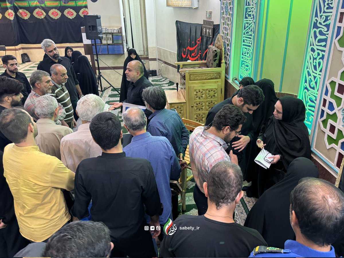 sabeti_twt's tweet image. همراه با علی خضریان نماینده تهران به شهرک اکباتان رفتیم و در مسجد امام خمینی به سوالات مردم پاسخ دادیم.
در نیمه اول جلسه که مسئولان شهرداری منطقه ۵ نیز حضور داشتند، مردم به بیان مشکلات منطقه خود پرداختند که قرار شد برخی از آنها را شهرداری منطقه در بازه های زمانی مختلف حل و فصل…