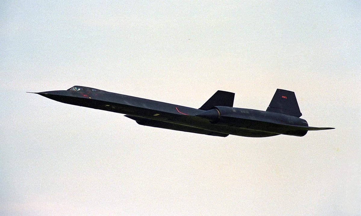 Habubrats71's tweet image. Why didn't the Soviets come up with an answer to the SR-71 Blackbird?
A lot of people try to compare the MiG-25 to the SR-71. It’s not a valid comparison.
I was present at a briefing given by an experienced MiG-25 pilot. I was surprised to learn that their technique to shot down…