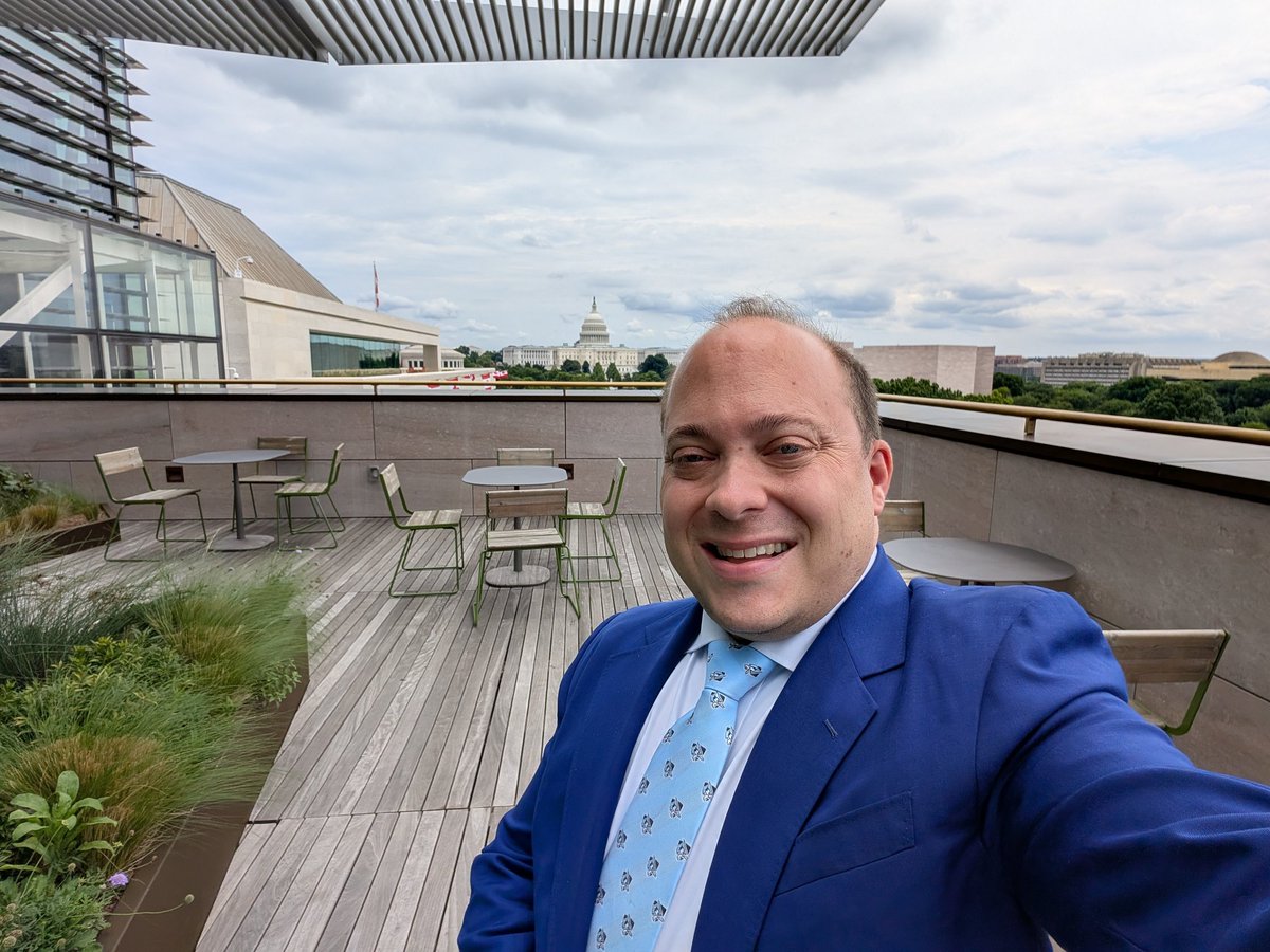 EMPosts's tweet image. One final Friday afternoon (as a student) on Washington DC's best rooftop!
@JHUBloombergCtr @SAIS_MAGP