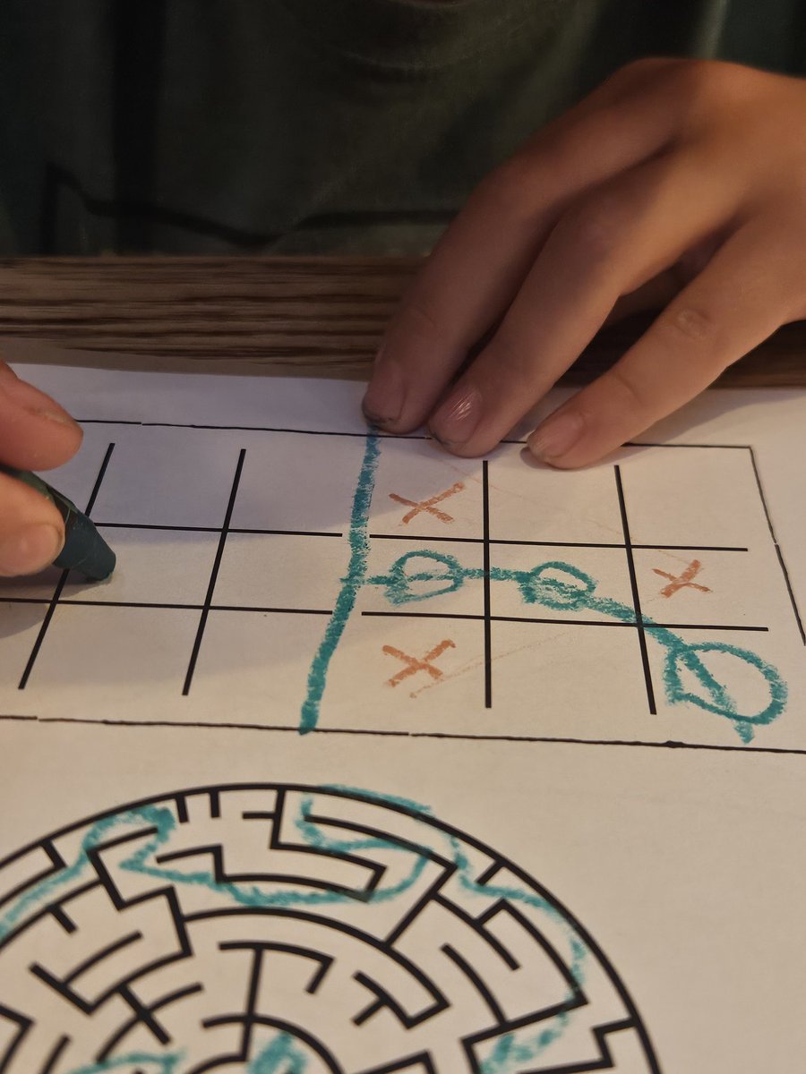 TKavulla's tweet image. Kid keeps winning tic-tac-toe under general relativity rules!