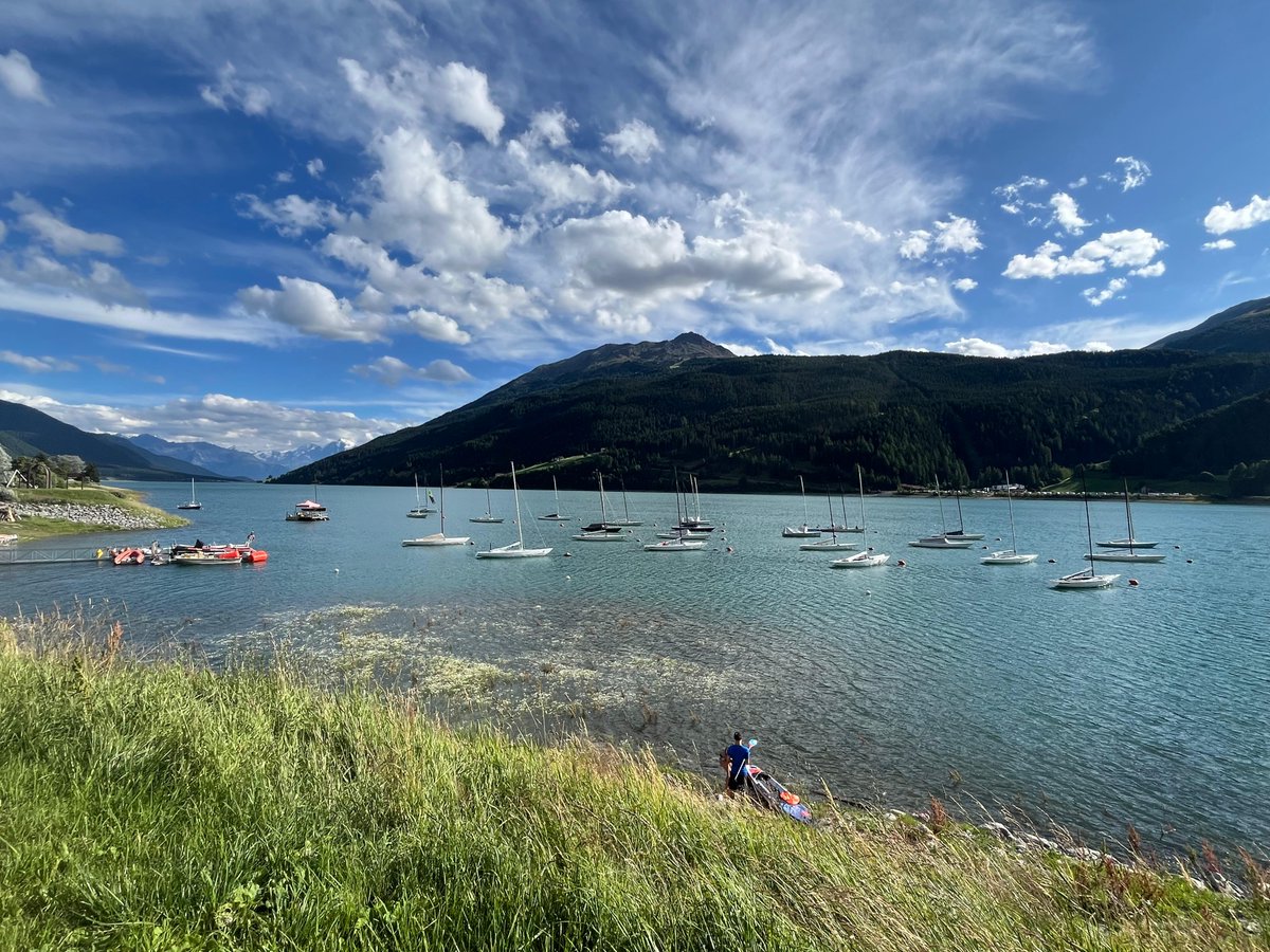 Two races accomplished this Friday at the Italian Championship being held at Reschensee lake, Italy.
Berliners GER 339 lead overall followed by mixed team from Slovenia and Italy on ITA 194 read more at:
soling.com/article.asp?Id…