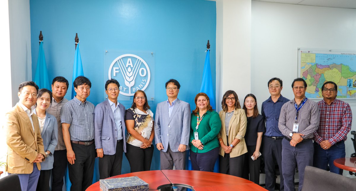FAOHonduras's tweet image. 📍Tegucigalpa
🤝 La Delegación del Servicio Forestal de la República de Corea se reúne con el equipo de @FAOHonduras para fortalecer la cooperación en torno a #REDD+.
 🌱 Un paso hacia la gestión sostenible de los bosques y la acción climática conjunta.
#CooperaciónInternacional