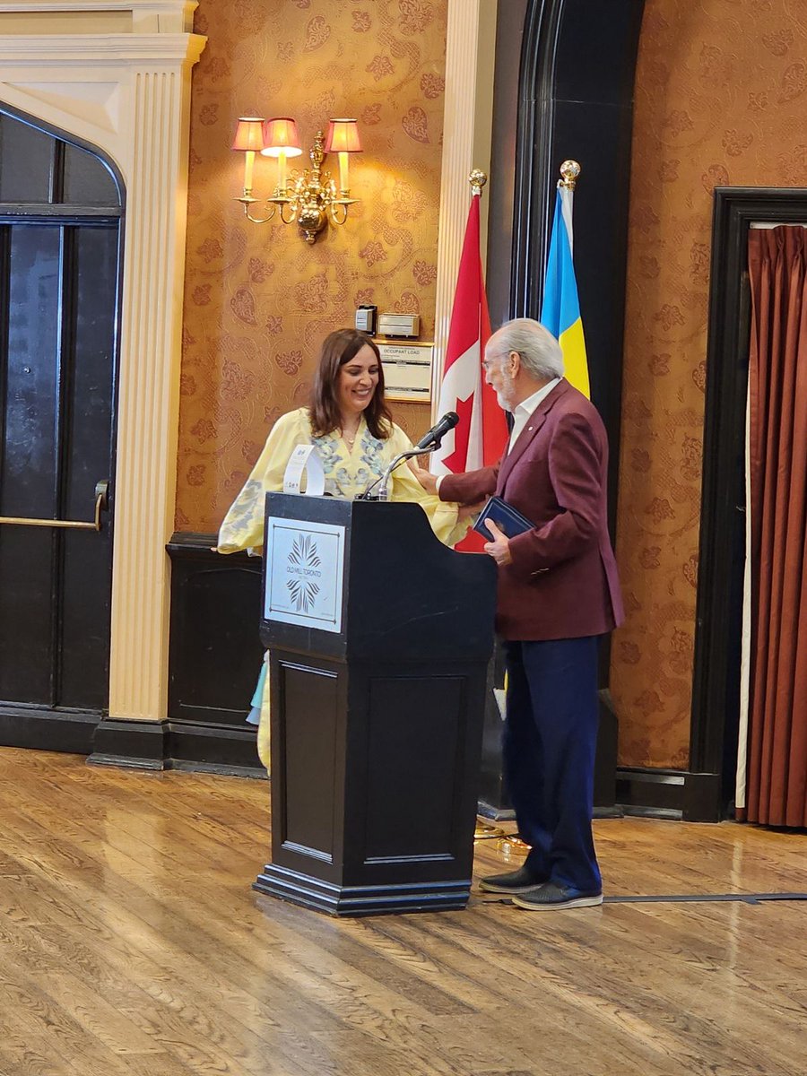 UWCongress's tweet image. 🇨🇦🇺🇦 An evening of memories as Toronto’s Ukrainian community bids farewell to Ambassador Yuliya Kovaliv @kovaliv_y.
Organized by @ukrcancongress, the event honored her leadership and dedication to strengthening #Ukraine–#Canada ties.
➡️ ukrainianworldcongress.org/ukrainian-comm…