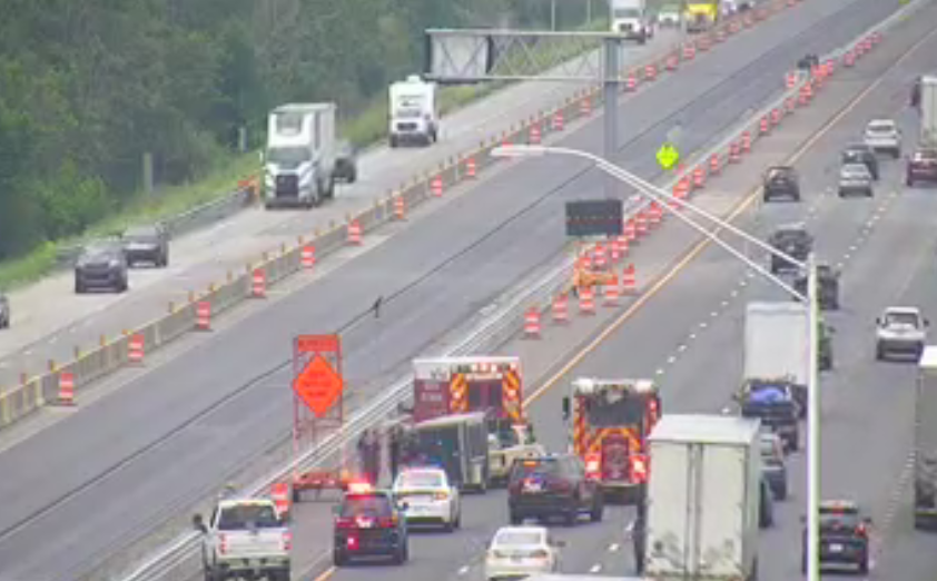 HancockIN911's tweet image. π¨ I-70 Slowdown π¨
Traffic is slowing just before the ramp for Westbound 70 from Greenfield exit (MM 104)
What was first believed to be an accident is a vehicle with nobody around π
Officers investigating π
