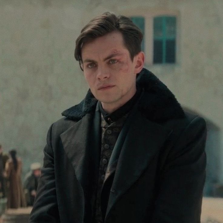 ghafaera's tweet image. dark haired men who are a little bit of a loser has gotta be my favorite genre