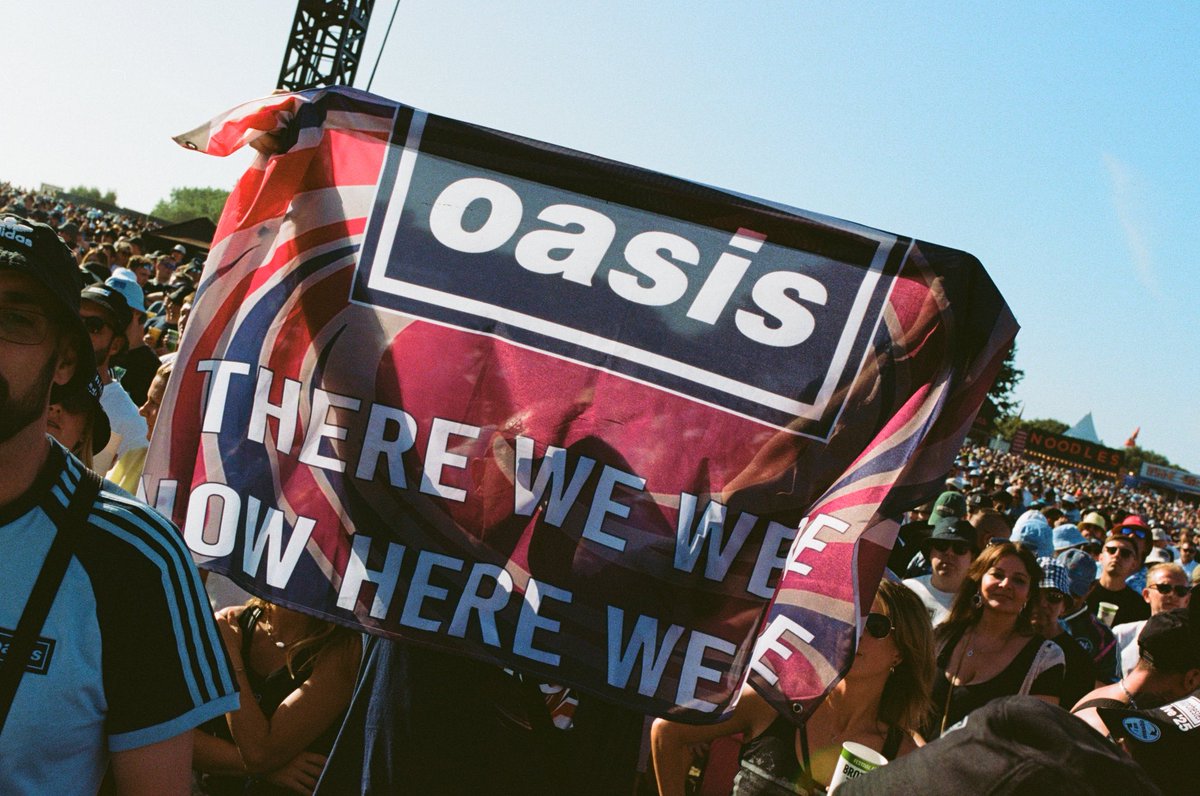 oasis's tweet image. Join the official Oasis Discord - Connect with the Oasis community, share photos and memories, take part in virtual events, exclusive giveaways, and chat all things Oasis Live '25 👉 discord.gg/oasisofficial