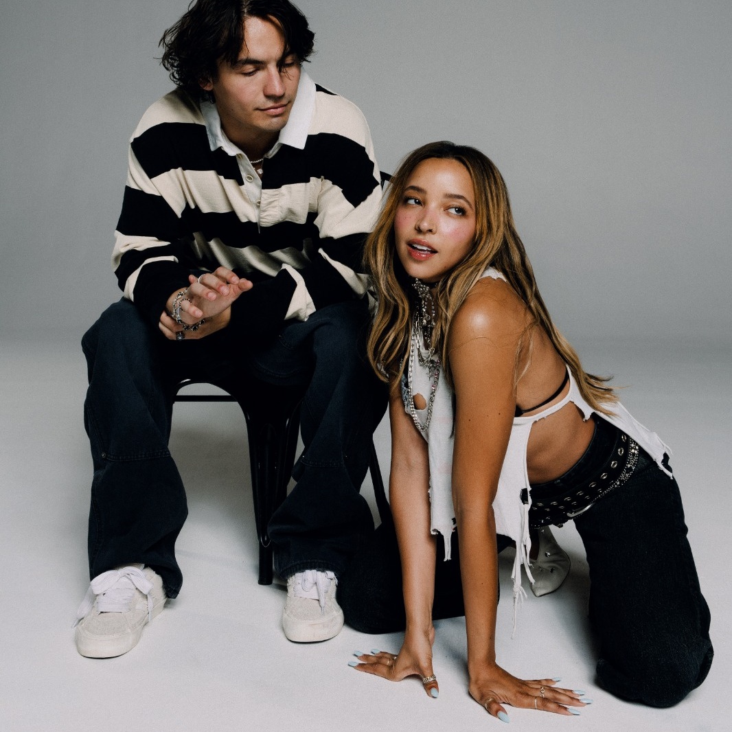 UK Singles Chart 🇬🇧

#16 Disco Lines &amp; Tinashe - "No Broke Boys" (+9) *New Peak* [WoC: 5]

— Tinashe's first top 20 hit in the UK since "All My Friends"