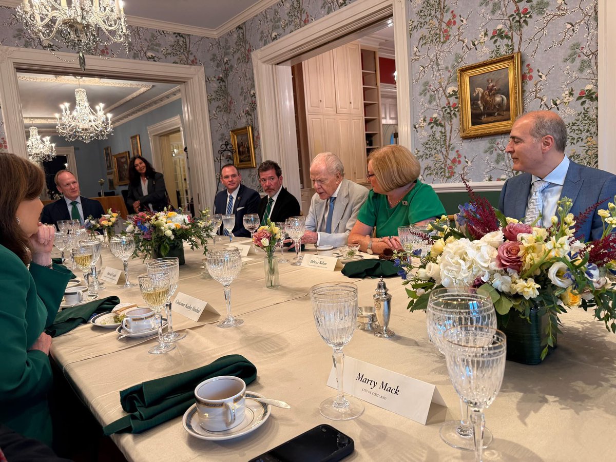 MCCoyCountyExec's tweet image. Last night I had the pleasure of attending a dinner at the New York State Executive Mansion honoring Helena Nolan, Consul General of Ireland in New York.
@GovKathyHochul