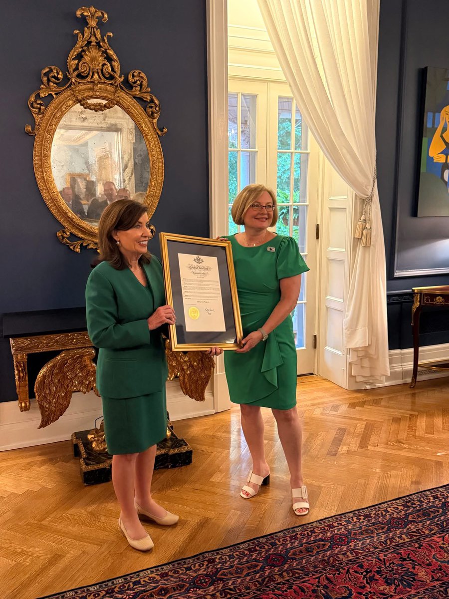MCCoyCountyExec's tweet image. Last night I had the pleasure of attending a dinner at the New York State Executive Mansion honoring Helena Nolan, Consul General of Ireland in New York.
@GovKathyHochul