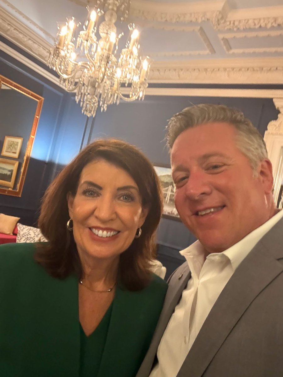 MCCoyCountyExec's tweet image. Last night I had the pleasure of attending a dinner at the New York State Executive Mansion honoring Helena Nolan, Consul General of Ireland in New York.
@GovKathyHochul