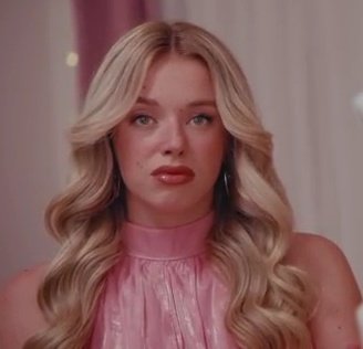 cora_melodie_'s tweet image. Le nouveau clip d'Emma pour #BonneAnnée est esthétiquement une dinguerie et son interprétation dégage bcp d'intensité aidé par des paroles crues de sincérité, de douceur et de force à la fois. 

Allez streamer le titre sur toutes les plateformes de streaming 🔥

#StarAcademy