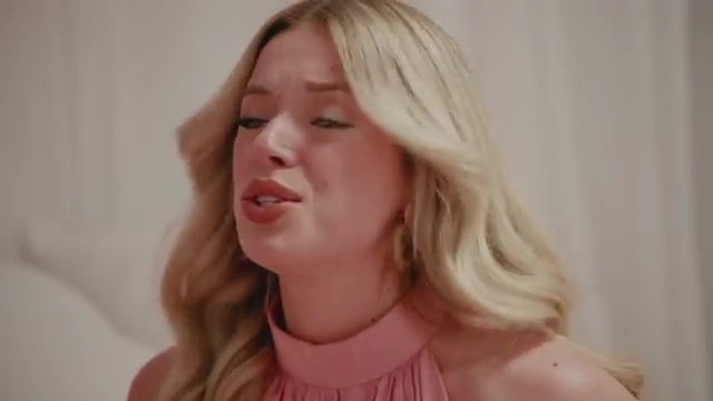 cora_melodie_'s tweet image. Le nouveau clip d'Emma pour #BonneAnnée est esthétiquement une dinguerie et son interprétation dégage bcp d'intensité aidé par des paroles crues de sincérité, de douceur et de force à la fois. 

Allez streamer le titre sur toutes les plateformes de streaming 🔥

#StarAcademy