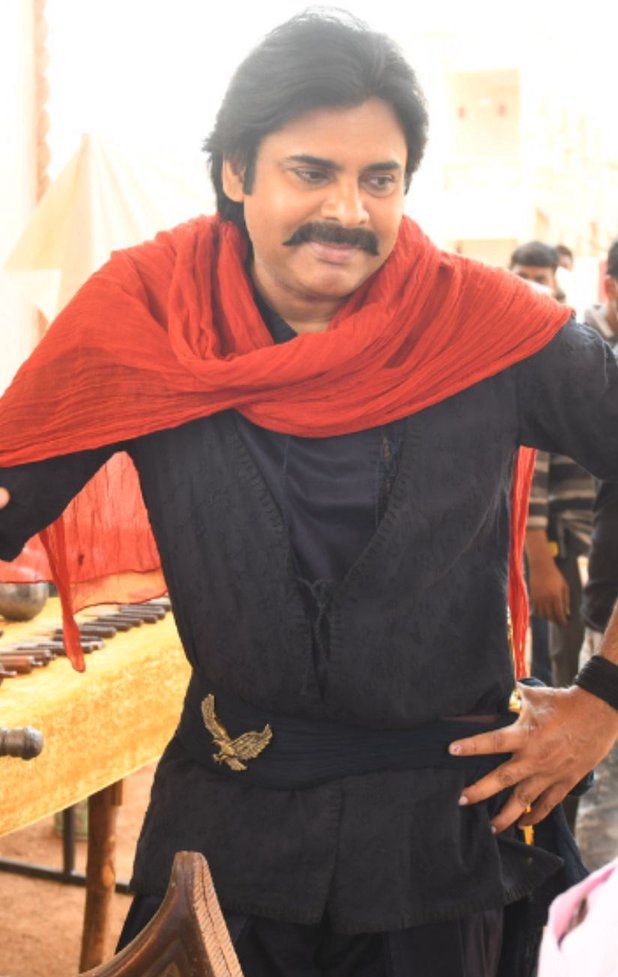 GwKIl8gWAAAqZ6Y?format=jpg&name=medium