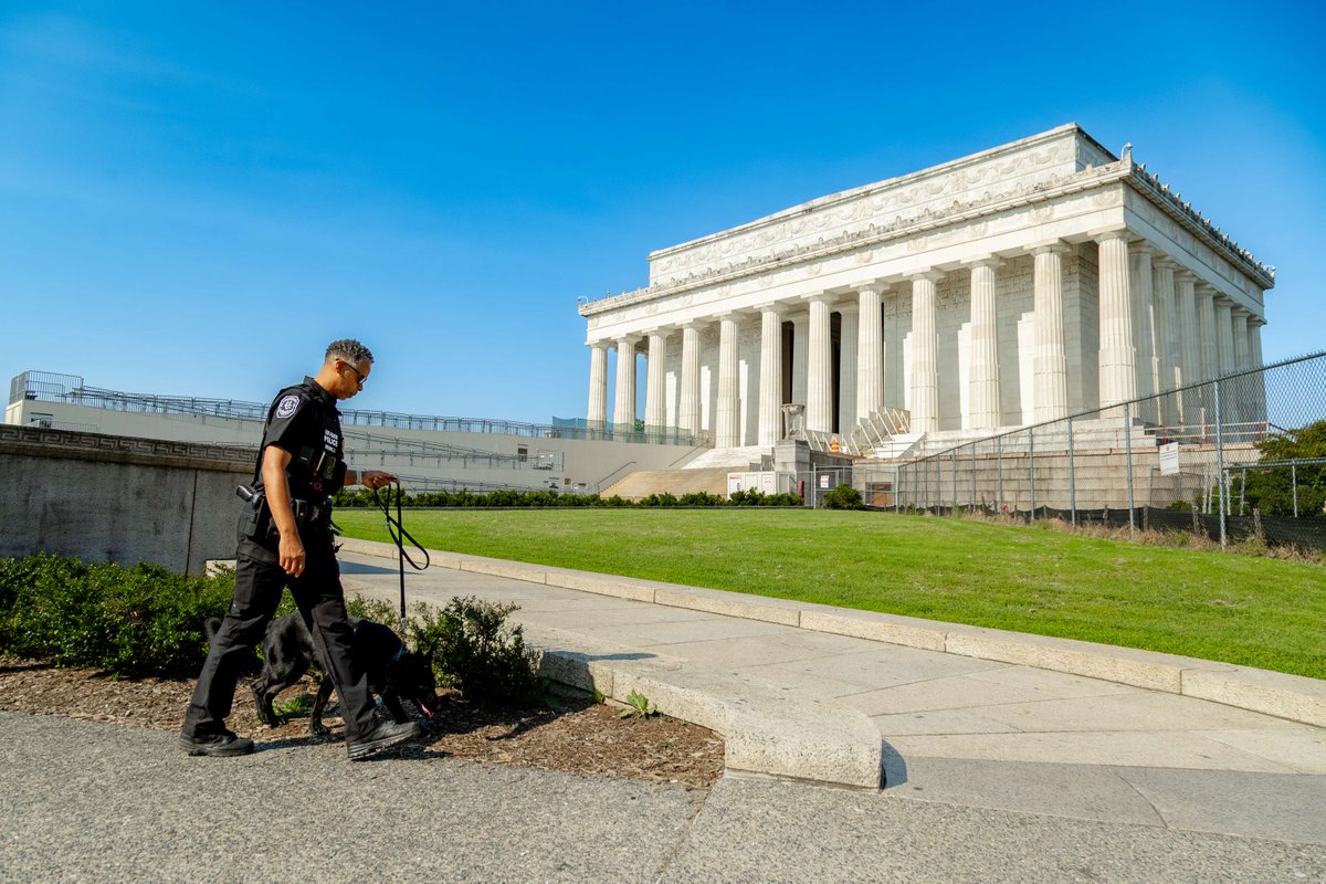 usparkpolicepio's tweet image. Want a career that’s historic, impactful, and #Iconic?
Since 1791, the U.S. Park Police has protected America’s most legendary spaces. Now it’s your turn. 🫵
Apply today 👉 usajobs.gov/job/840880800 Join the oldest uniformed federal law enforcement agency in the nation!