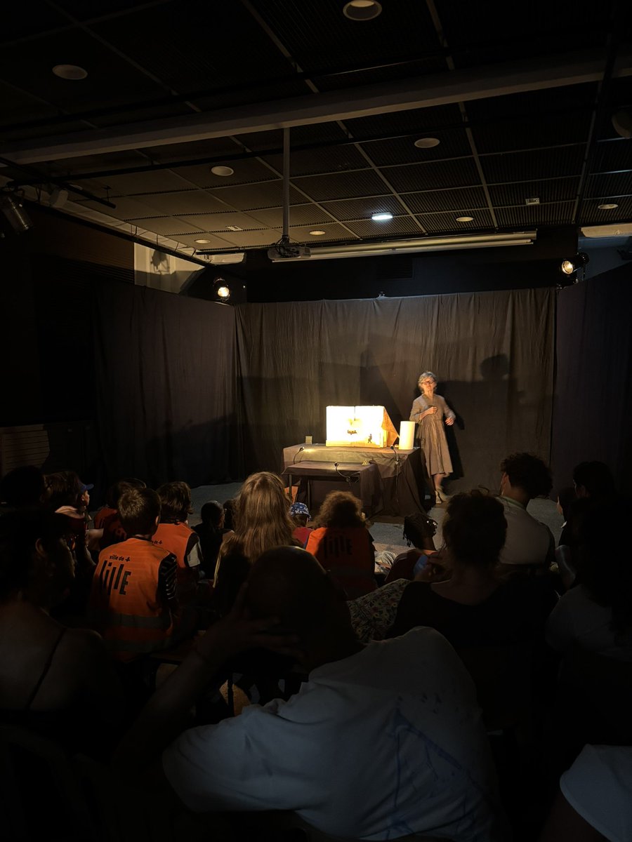 Lille_en_commun's tweet image. Un moment de délicatesse passé en compagnie de l’Interlock pour son festival « Jeux de papier » à #Wazemmes !
Au ❤️ de l’été, la poésie, les arts plastiques et le spectacle vivant continuent de nous toucher & les plus petits sont scotchés 🥰
Merci à Martine et son équipe.