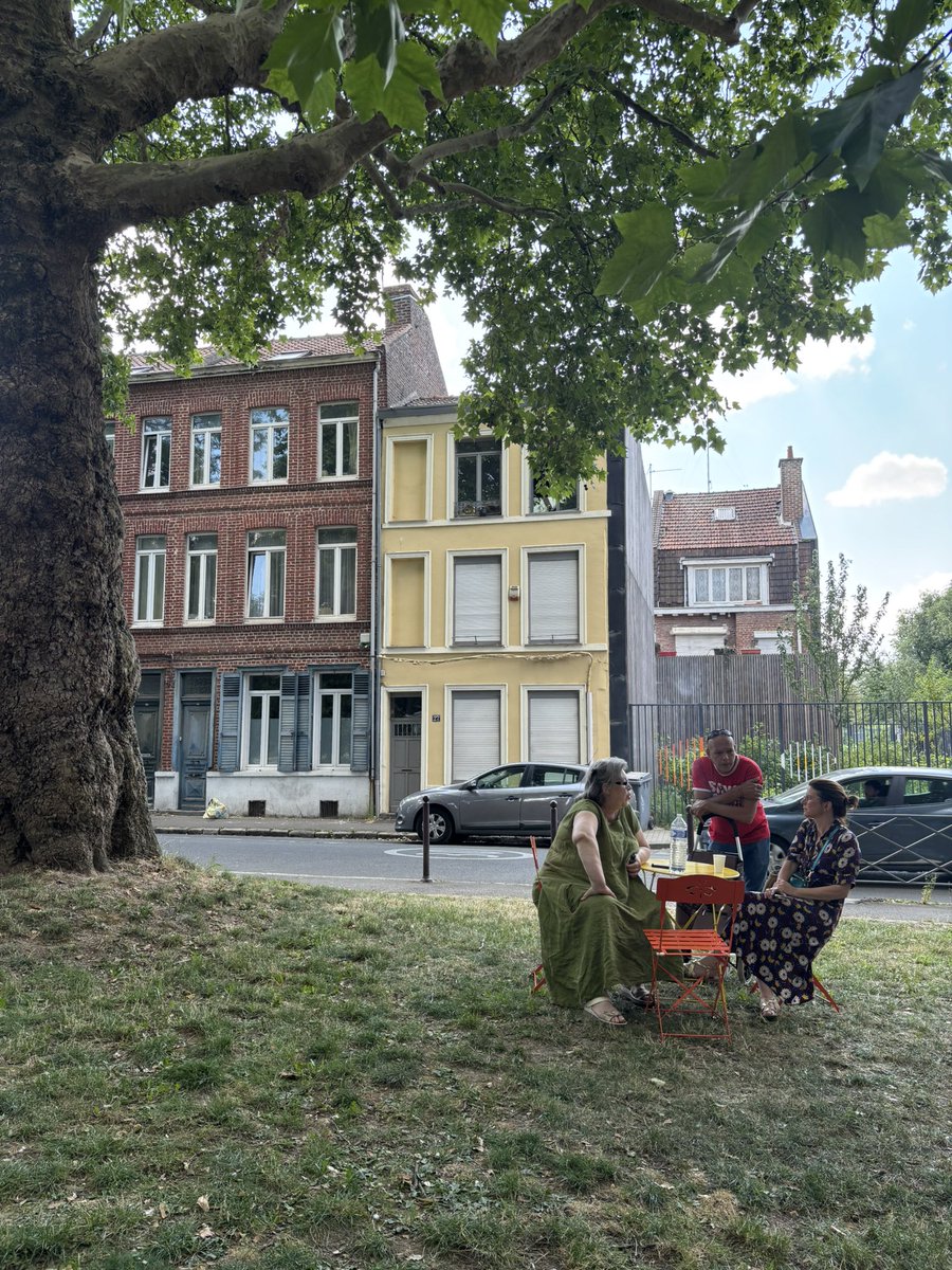 Lille_en_commun's tweet image. Un moment de délicatesse passé en compagnie de l’Interlock pour son festival « Jeux de papier » à #Wazemmes !
Au ❤️ de l’été, la poésie, les arts plastiques et le spectacle vivant continuent de nous toucher & les plus petits sont scotchés 🥰
Merci à Martine et son équipe.