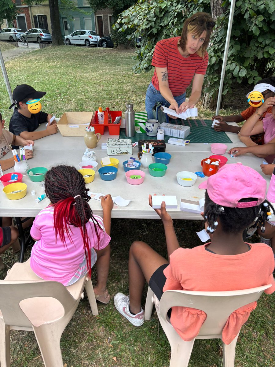 Lille_en_commun's tweet image. Un moment de délicatesse passé en compagnie de l’Interlock pour son festival « Jeux de papier » à #Wazemmes !
Au ❤️ de l’été, la poésie, les arts plastiques et le spectacle vivant continuent de nous toucher & les plus petits sont scotchés 🥰
Merci à Martine et son équipe.