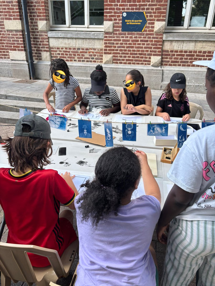 Lille_en_commun's tweet image. Un moment de délicatesse passé en compagnie de l’Interlock pour son festival « Jeux de papier » à #Wazemmes !
Au ❤️ de l’été, la poésie, les arts plastiques et le spectacle vivant continuent de nous toucher & les plus petits sont scotchés 🥰
Merci à Martine et son équipe.