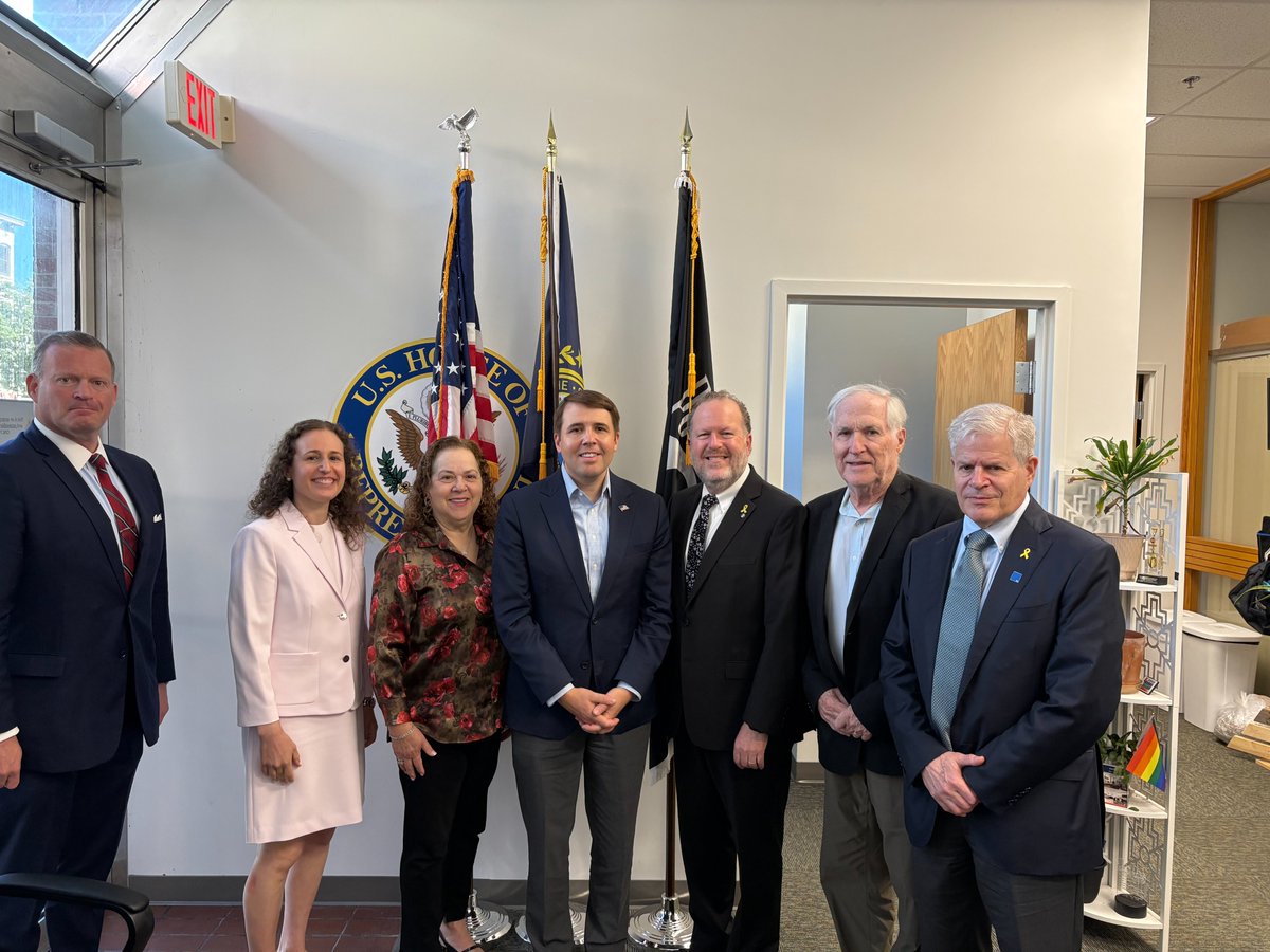 AJC_NE's tweet image. AJC New England was honored to meet with @RepChrisPappas of New Hampshire, along with leaders from the Jewish Federation of NH. We thank Congressman Pappas for his strong moral leadership, his commitment to combating antisemitism and bringing home the hostages, and his focus on…
