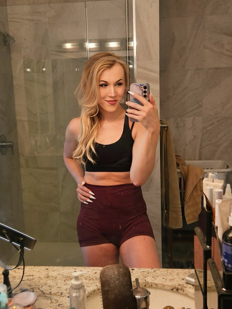 SmashleyTwitch's tweet image. Workout Day 1152:
More cardio today!! Trying to get in shape for GCX!!! Out of breath but feeling good!! 😊