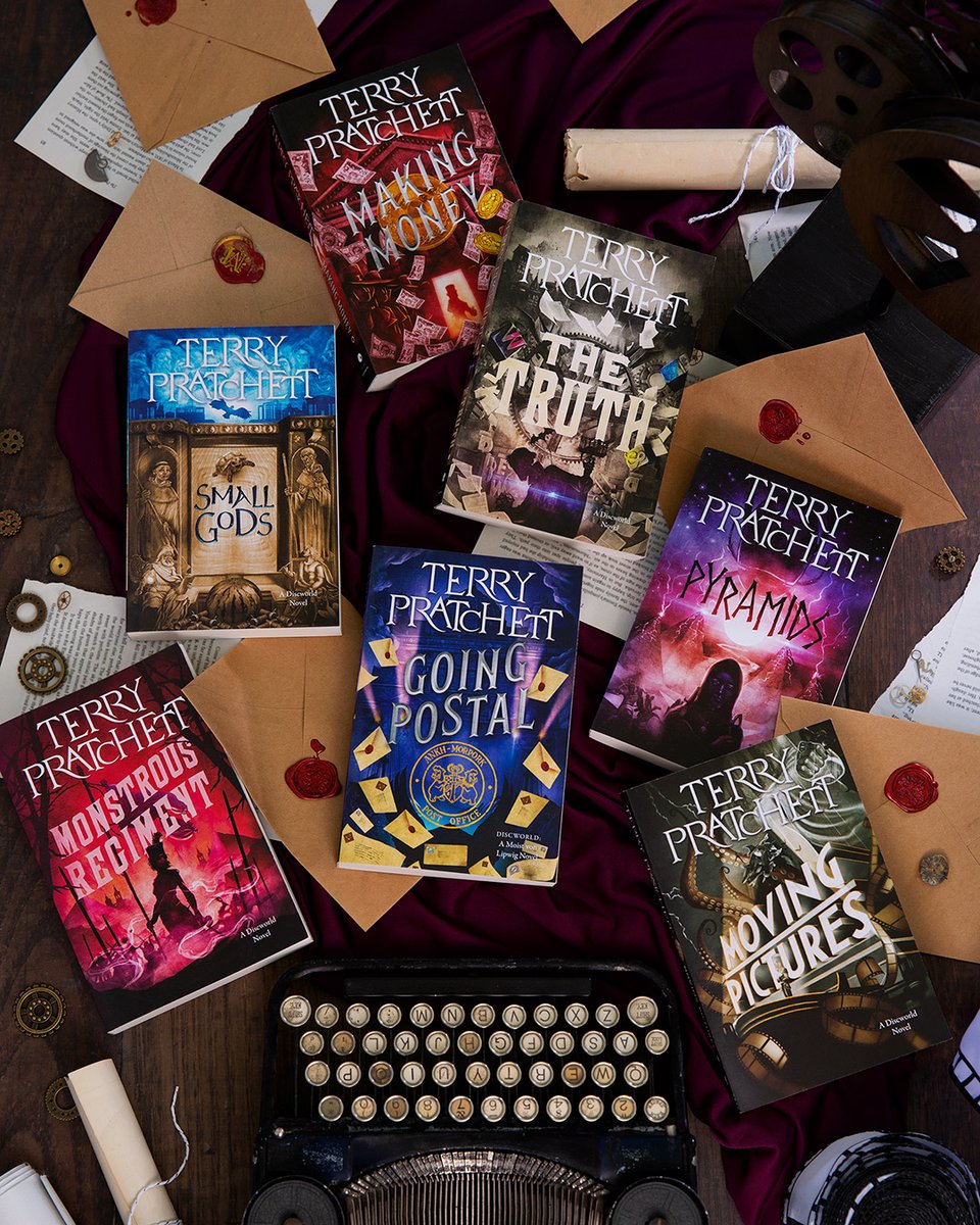 HarperCollins's tweet image. We’ve teamed up with our friends @HarperPerennial to give away another set of stories from Terry Pratchett’s Discworld—now with a spectacular new look! ✨🔮 Enter for your chance to win all 7 titles from The Moist von Lipwig and Standalones collection here:…
