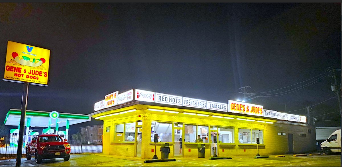 genejudes's tweet image. Summer nights at Gene and Jude's - Open until 1:00am Sun-Thurs and 'til 2:00am Fri & Sat