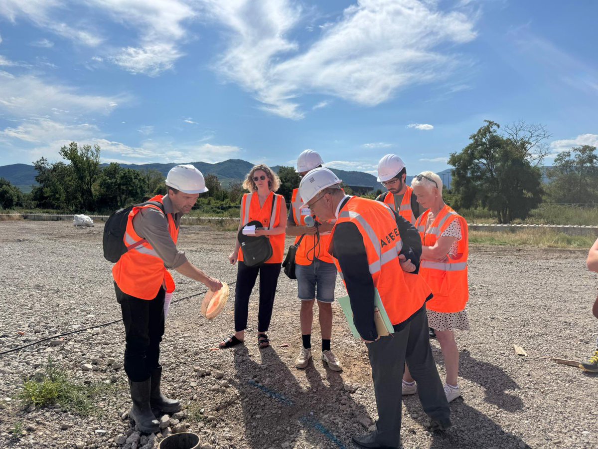 Prefet68's tweet image. 💧 Protection de la nappe phréatique d’Alsace | Visite du site PCUK à Wintzenheim
Pollué par des résidus de Lindane, l’ancien site PCUK fait l’objet d’une opération pilotée par l’État dans le cadre du plan #NappeAlsace.
🎯 Objectif : restaurer durablement la qualité des eaux…
