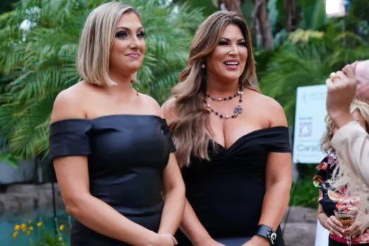 holly4brav0's tweet image. honestly these two bring NOTHING.
no fun, no money, no good events, no good storylines. NOTHING.
they are just mini tamras with zero personality.
I AM OVER THEMMMM. #RHOC
