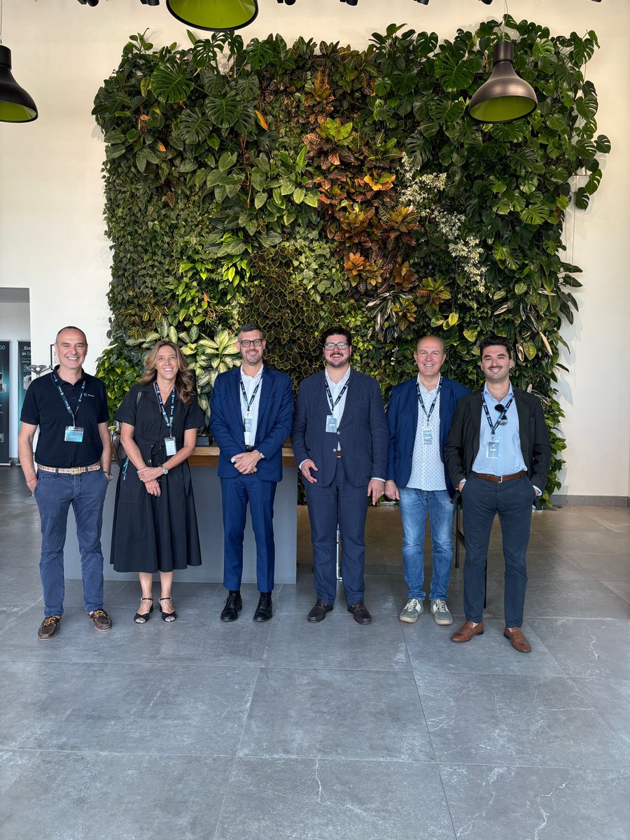 fabriziobenzoni's tweet image. Oggi in visita all’Enapter di Pisa, un’azienda innovativa che ha brevettato dei mini impianti in grado di produrre idrogeno tramite elettrolisi, una tecnologia completamente green, senza emissioni di CO₂, con importanti applicazioni nella siderurgia e nel settore…