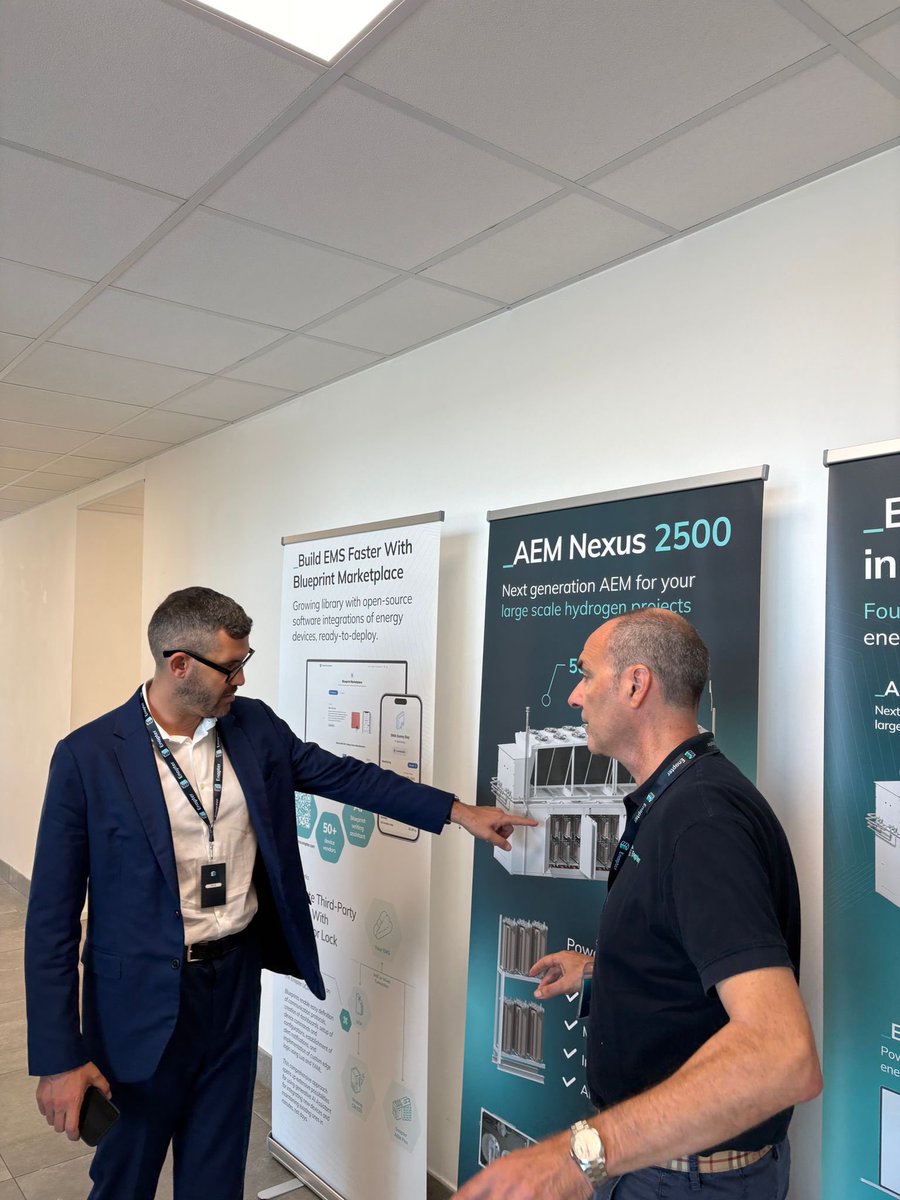 fabriziobenzoni's tweet image. Oggi in visita all’Enapter di Pisa, un’azienda innovativa che ha brevettato dei mini impianti in grado di produrre idrogeno tramite elettrolisi, una tecnologia completamente green, senza emissioni di CO₂, con importanti applicazioni nella siderurgia e nel settore…
