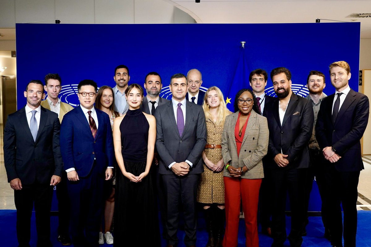 AndreasKettis's tweet photo. We bid farewell today to the last cohort of #EUVP visitors before the summer break. Excellent visitors from #Canada #Chile #TrinidadandTobago #Iraq #HongKong & the Secretariat of #LeagueofArabStates Proud to serve as Head of the
#EuropeanUnionVisitorsProgramme https://t.co/cuslfT1vxa