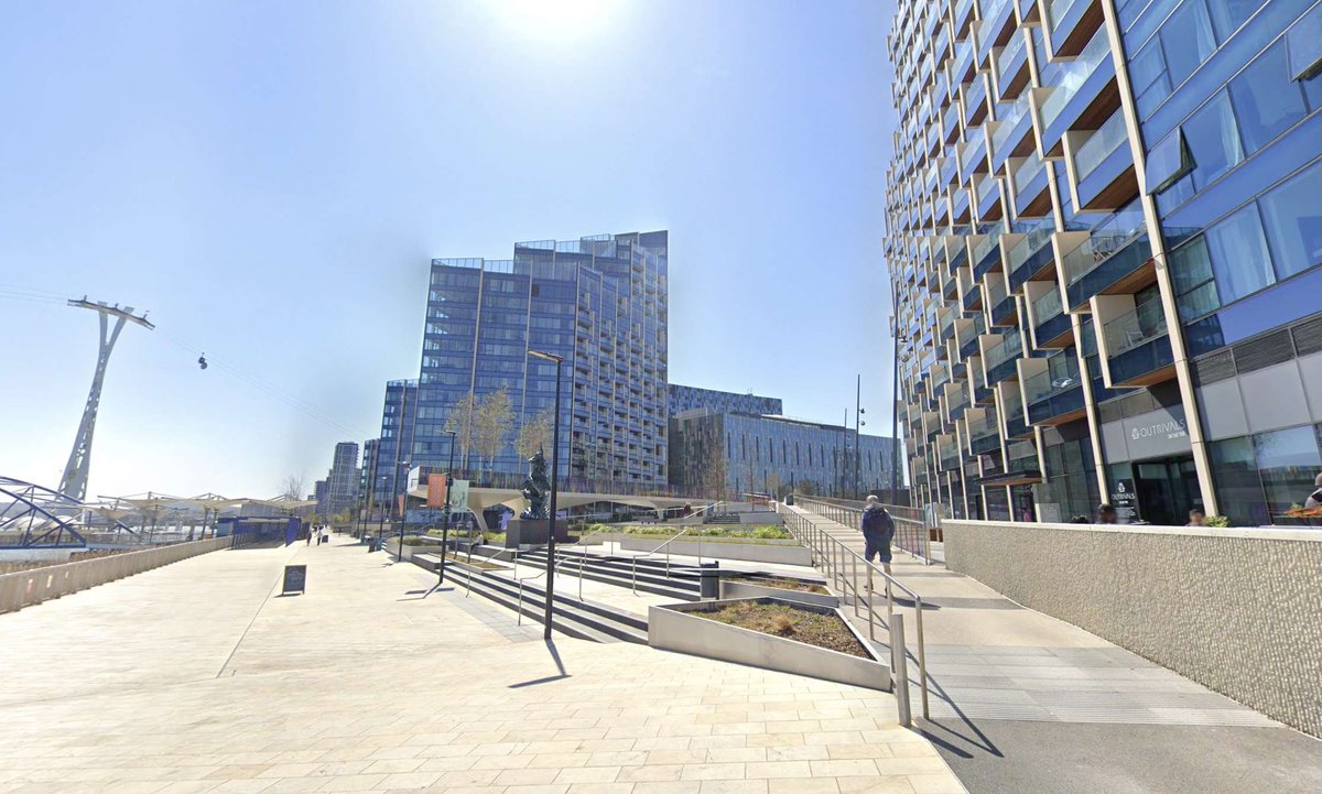 #RSPCA appeal to trace man in connection with dog incident in South London

"A man appeared to use his full body weight to restrain the dog and had his hands round the dog's neck."

southwarknews.co.uk/news/community…