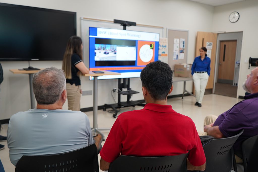 NTCMorgan's tweet image. Connected Vehicle Systems only work with robust partnerships between researchers, industry, and government. Big thanks to the teams at @BmoreCityDOT and TS&T for visiting our labs and working with us to imagine better intelligent transportation systems.
#CVs #ITS
@soeatmorgan