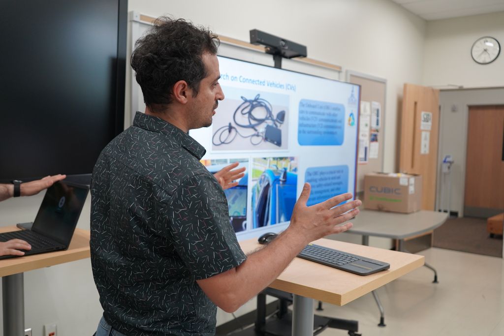 NTCMorgan's tweet image. Connected Vehicle Systems only work with robust partnerships between researchers, industry, and government. Big thanks to the teams at @BmoreCityDOT and TS&T for visiting our labs and working with us to imagine better intelligent transportation systems.
#CVs #ITS
@soeatmorgan