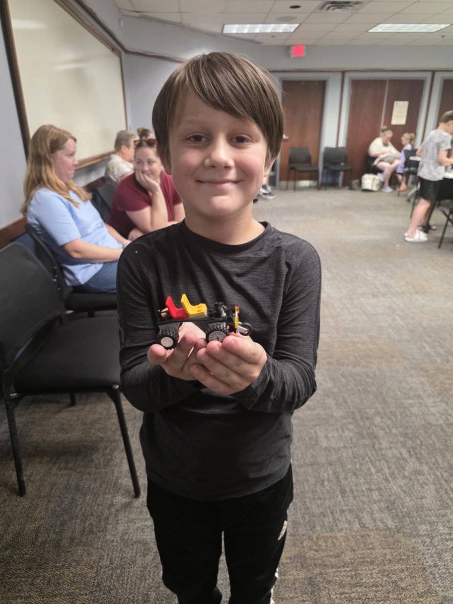 bvillelibrary's tweet image. We had a fantastic time creating things with LEGOs with Tim Hutchings.
#BPLibraryLife #legos #timhutchings