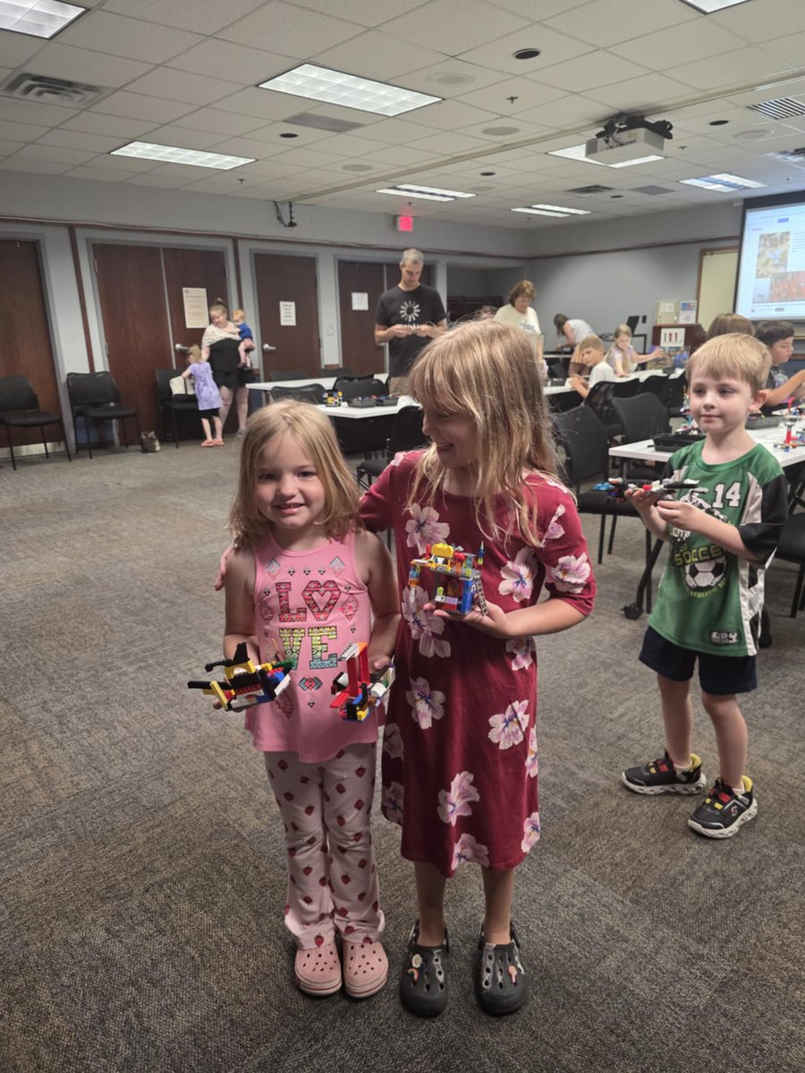 bvillelibrary's tweet image. We had a fantastic time creating things with LEGOs with Tim Hutchings.
#BPLibraryLife #legos #timhutchings