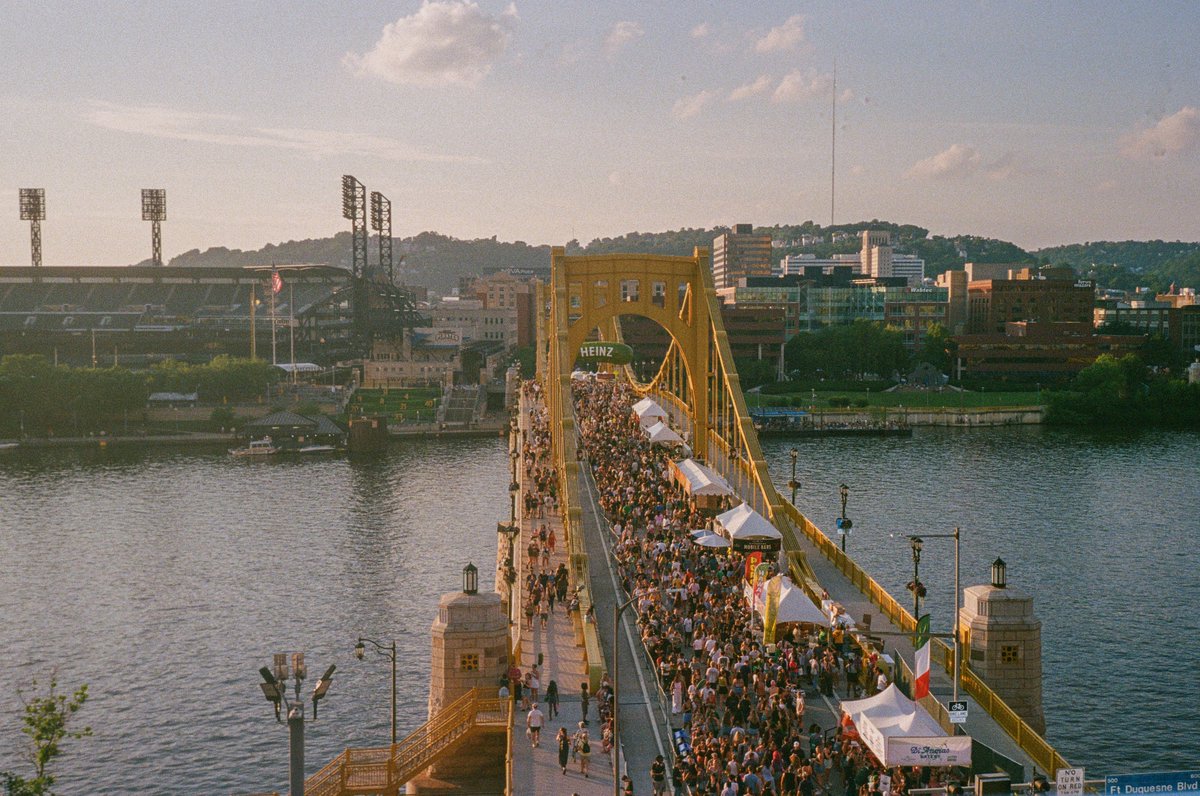 DaveDiCello's tweet image. I know that Picklesburgh has come and gone, but I just got some film scans back from my visit there last week and wanted to share as it was a picture perfect day in #Pittsburgh. All shot on an Olympus Stylus EPIC with Kodak Gold 400...one of my favorite combos.