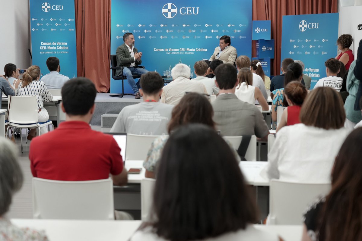 Esta mañana ha tenido lugar la clausura de los Cursos de Verano CEU-María Cristina, 14 cursos que han reunido a más de 300 ponentes nacionales e internacionales.

El acto ha contado con la presencia del jefe de Estado Mayor del Ejército, Amador Enseñat, quien, en su ponencia