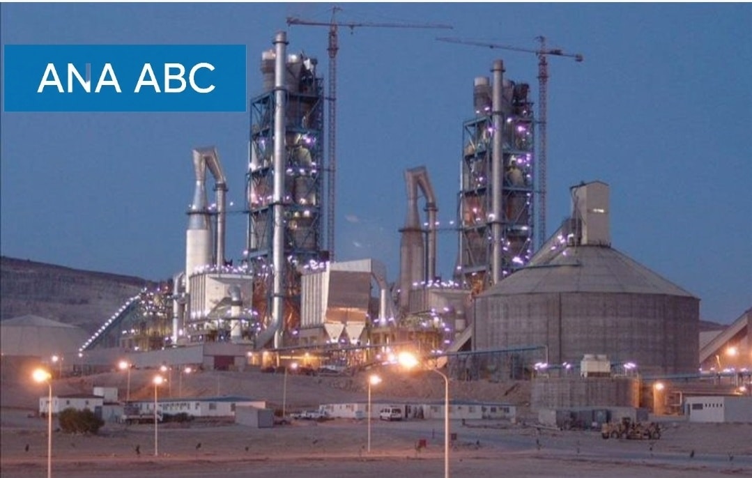 مصر على أعتاب ثورة نفطية غير مسبوقة: احتياطي ضخم 
من النفط الصخري يقدر ب 115 مليار برميل بجنوب مصر 
===================================
في خطوة قد تُغيّر مستقبل الاقتصاد المصري، أعلنت شركتا واديكو وBCM عن اكتشاف احتياطي ضخم من النفط الصخري في جنوب البلاد، يُقدّر بـ 115 مليار