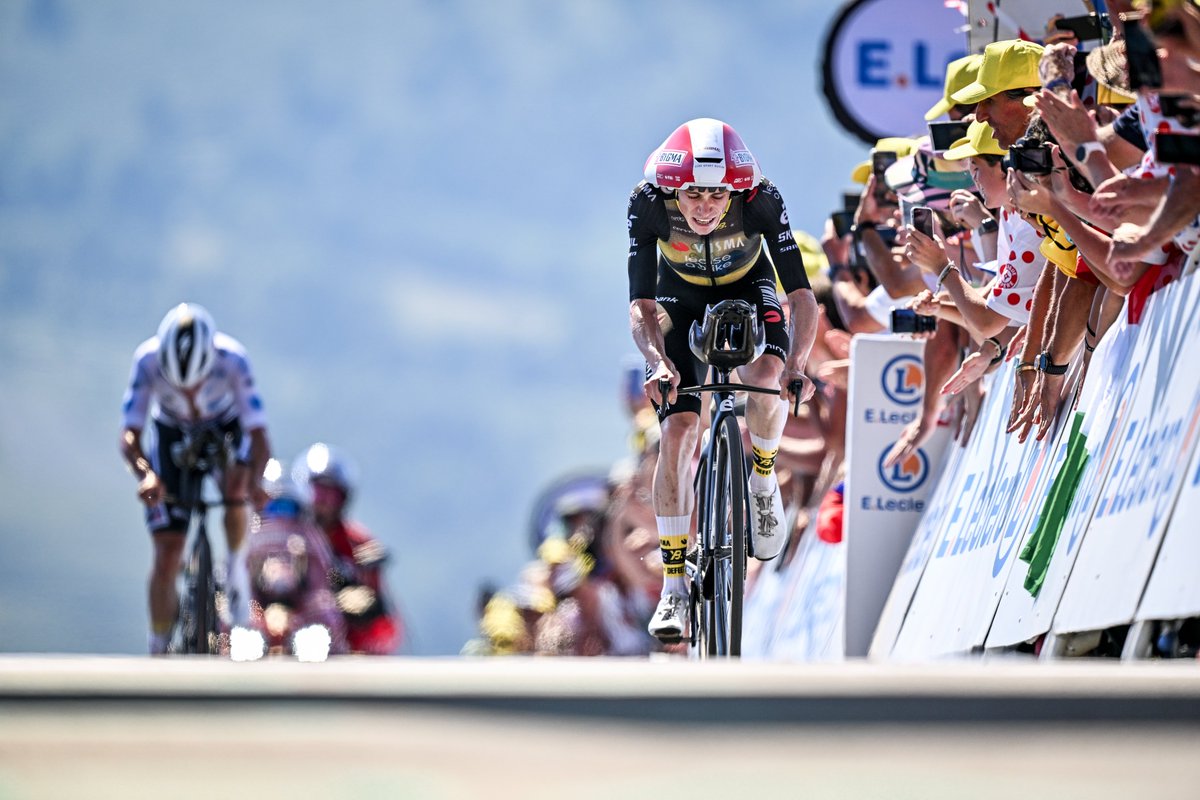 La película de la 13ª etapa del #TDF2025 

Un extraterrestre entre nosotros. Pogacar suma 21 victorias en el Tour con 26 años. Loco. El palo a Evenepoel es de los que duele.

🔗 youtube.com/watch?v=Kp5vPb…